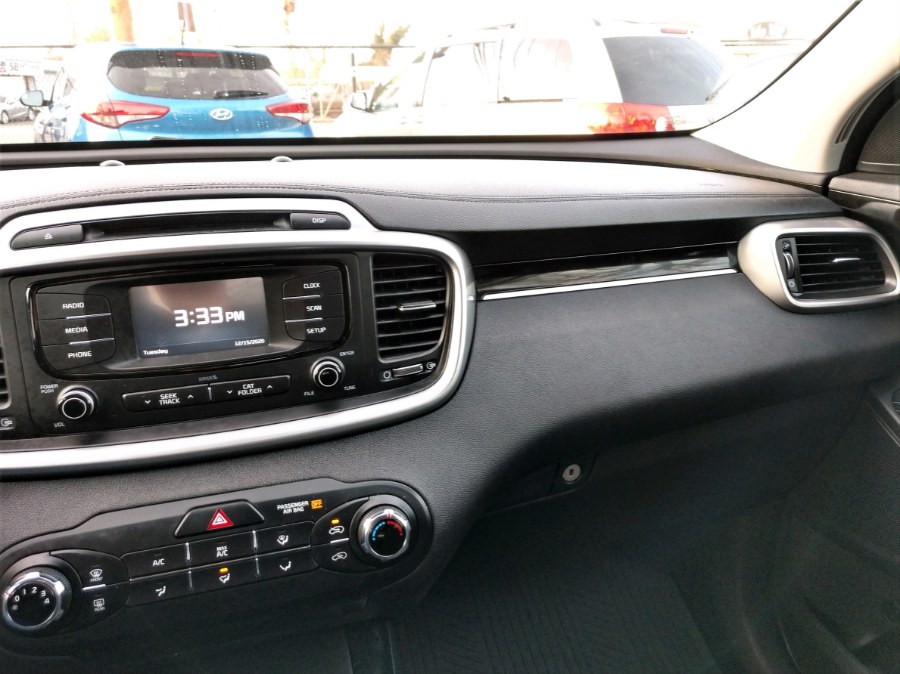 2017 Kia Sorento LX FWD, available for sale in COPIAGUE, New York | Warwick Auto Sales Inc. COPIAGUE, New York 2017 Kia Sorento LX FWD, available for sale in COPIAGUE, New York | Warwick Auto Sales Inc. COPIAGUE, New York