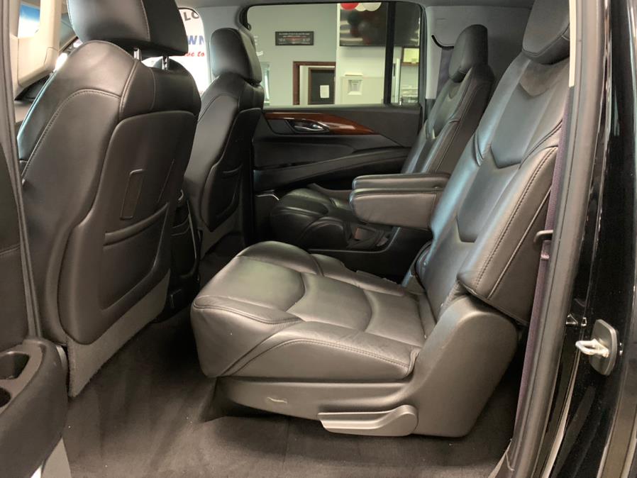 Used Cadillac Escalade ESV 4WD 4dr Luxury 2017 | 5 Towns Drive. Inwood, New York Used Cadillac Escalade ESV 4WD 4dr Luxury 2017 | 5 Towns Drive. Inwood, New York