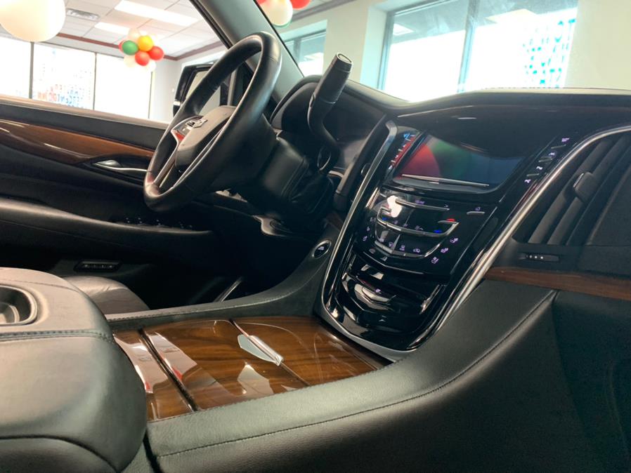 Used Cadillac Escalade ESV 4WD 4dr Luxury 2017 | 5 Towns Drive. Inwood, New York Used Cadillac Escalade ESV 4WD 4dr Luxury 2017 | 5 Towns Drive. Inwood, New York