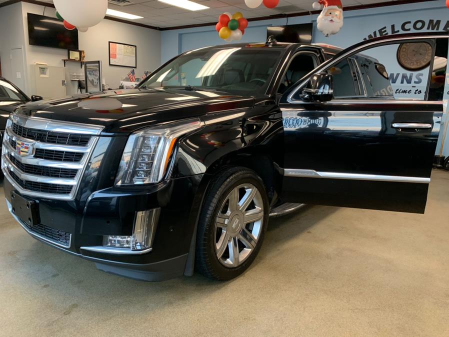 Used Cadillac Escalade ESV 4WD 4dr Luxury 2017 | 5 Towns Drive. Inwood, New York Used Cadillac Escalade ESV 4WD 4dr Luxury 2017 | 5 Towns Drive. Inwood, New York
