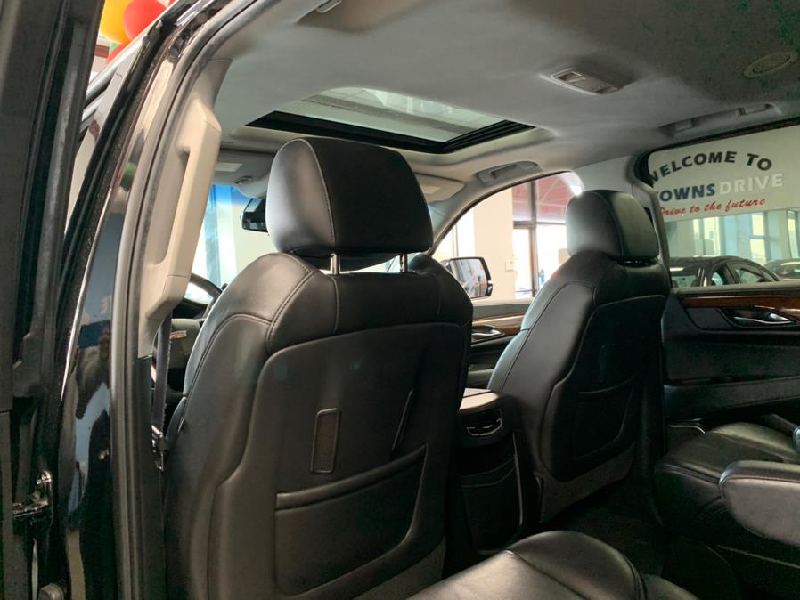 Used Cadillac Escalade ESV 4WD 4dr Luxury 2017 | 5 Towns Drive. Inwood, New York Used Cadillac Escalade ESV 4WD 4dr Luxury 2017 | 5 Towns Drive. Inwood, New York
