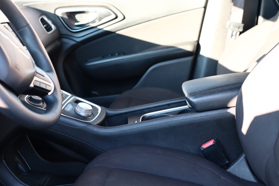 Used Chrysler 200 4dr Sdn LX FWD 2016 | Hillside Auto Mall Inc.. Jamaica, New York Used Chrysler 200 4dr Sdn LX FWD 2016 | Hillside Auto Mall Inc.. Jamaica, New York