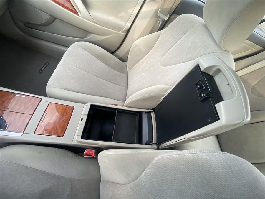 2011 Toyota Camry 4dr Sdn I4 Auto XLE (Natl), available for sale in Stratford, Connecticut | Wiz Leasing Inc. Stratford, Connecticut 2011 Toyota Camry 4dr Sdn I4 Auto XLE (Natl), available for sale in Stratford, Connecticut | Wiz Leasing Inc. Stratford, Connecticut