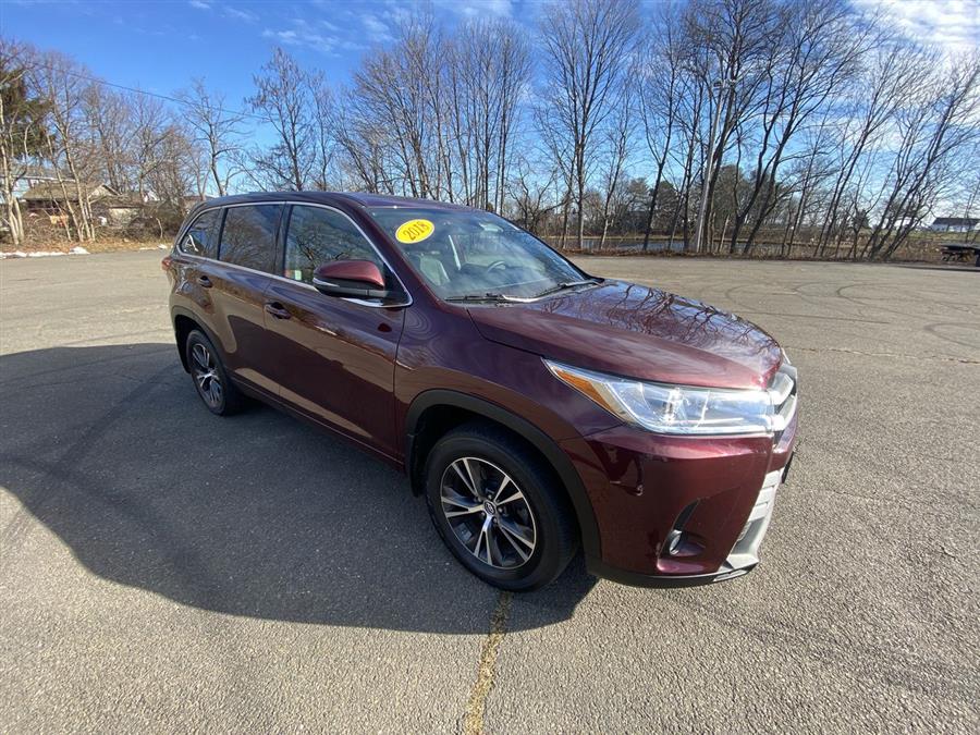2018 Toyota Highlander LE Plus V6 AWD (Natl), available for sale in Stratford, Connecticut | Wiz Leasing Inc. Stratford, Connecticut