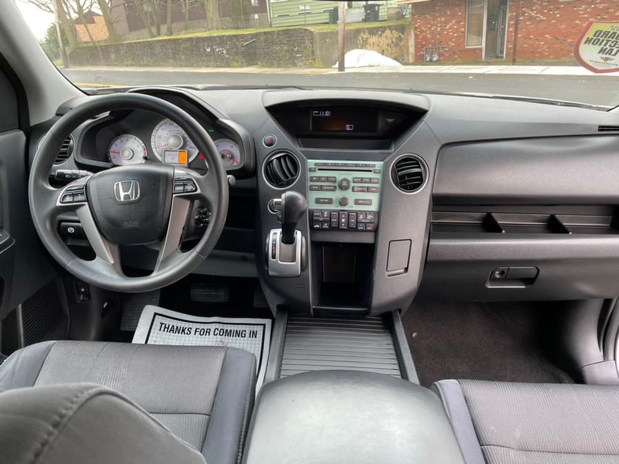 Used Honda Pilot 4WD 4dr EX 2011 | Adonai Auto Sales LLC. Milford, Connecticut Used Honda Pilot 4WD 4dr EX 2011 | Adonai Auto Sales LLC. Milford, Connecticut