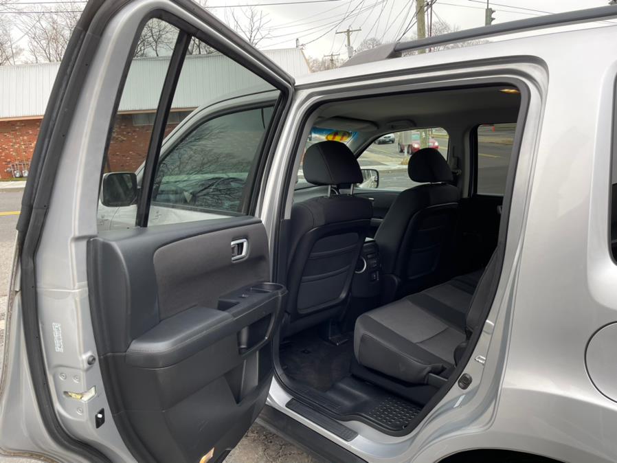Used Honda Pilot 4WD 4dr EX 2011 | Adonai Auto Sales LLC. Milford, Connecticut Used Honda Pilot 4WD 4dr EX 2011 | Adonai Auto Sales LLC. Milford, Connecticut