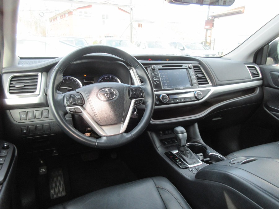 2018 Toyota Highlander XLE V6 AWD (Natl), available for sale in Linden, New Jersey | Route 27 Auto Mall. Linden, New Jersey 2018 Toyota Highlander XLE V6 AWD (Natl), available for sale in Linden, New Jersey | Route 27 Auto Mall. Linden, New Jersey