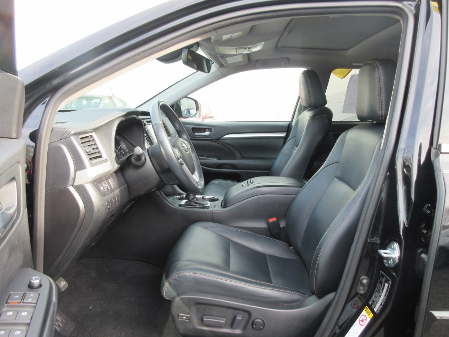 2018 Toyota Highlander XLE V6 AWD (Natl), available for sale in Linden, New Jersey | Route 27 Auto Mall. Linden, New Jersey 2018 Toyota Highlander XLE V6 AWD (Natl), available for sale in Linden, New Jersey | Route 27 Auto Mall. Linden, New Jersey