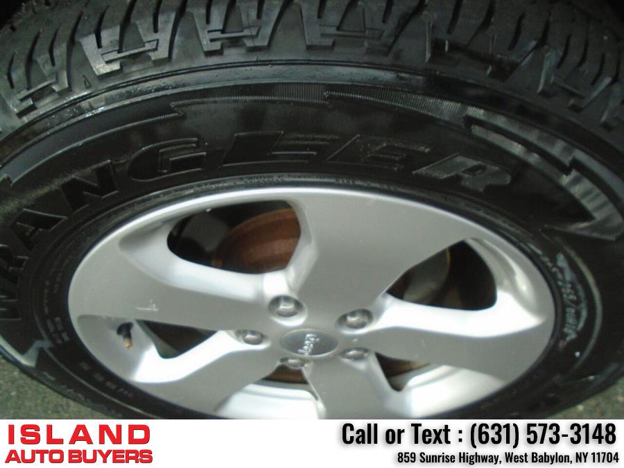 Used Jeep Grand Cherokee Laredo 4x4 4dr SUV 2013 | Island Auto Buyers. West Babylon, New York Used Jeep Grand Cherokee Laredo 4x4 4dr SUV 2013 | Island Auto Buyers. West Babylon, New York