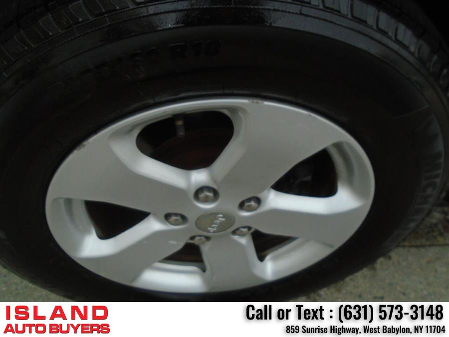Used Jeep Grand Cherokee Laredo 4x4 4dr SUV 2013 | Island Auto Buyers. West Babylon, New York Used Jeep Grand Cherokee Laredo 4x4 4dr SUV 2013 | Island Auto Buyers. West Babylon, New York