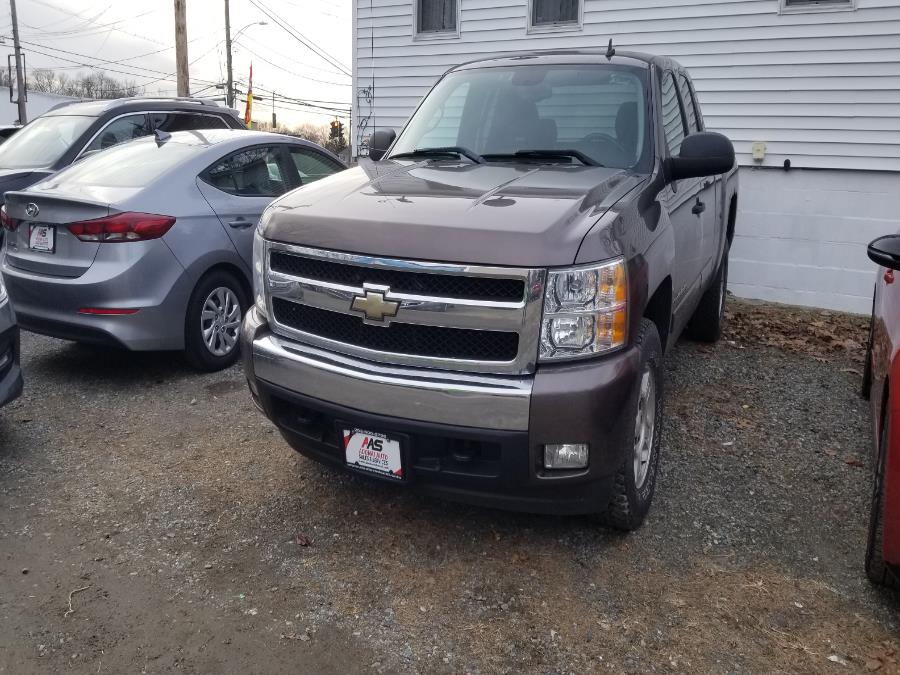 2008 Chevrolet Silverado 1500 4WD Ext Cab 134.0" LT w/1LT, available for sale in Milford, Connecticut | Adonai Auto Sales LLC. Milford, Connecticut