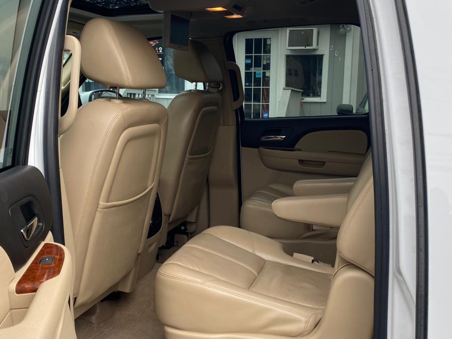 Used Chevrolet Suburban 4WD 4dr 1500 LT 2007 | Lava Motors 2 Inc. Canton, Connecticut Used Chevrolet Suburban 4WD 4dr 1500 LT 2007 | Lava Motors 2 Inc. Canton, Connecticut