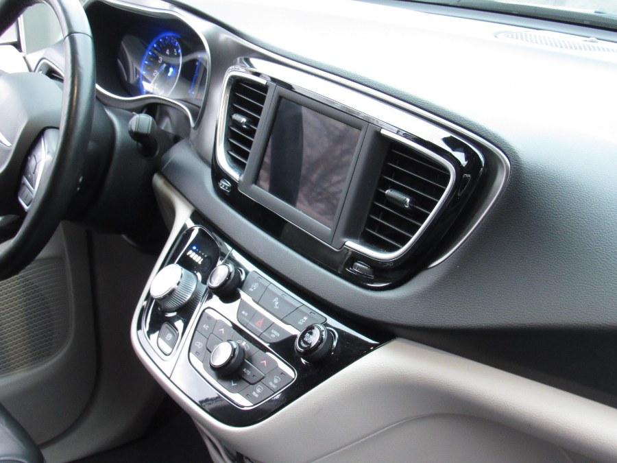 Used Chrysler Pacifica Touring L FWD 2020 | NJ Used Cars Center. Irvington, New Jersey Used Chrysler Pacifica Touring L FWD 2020 | NJ Used Cars Center. Irvington, New Jersey