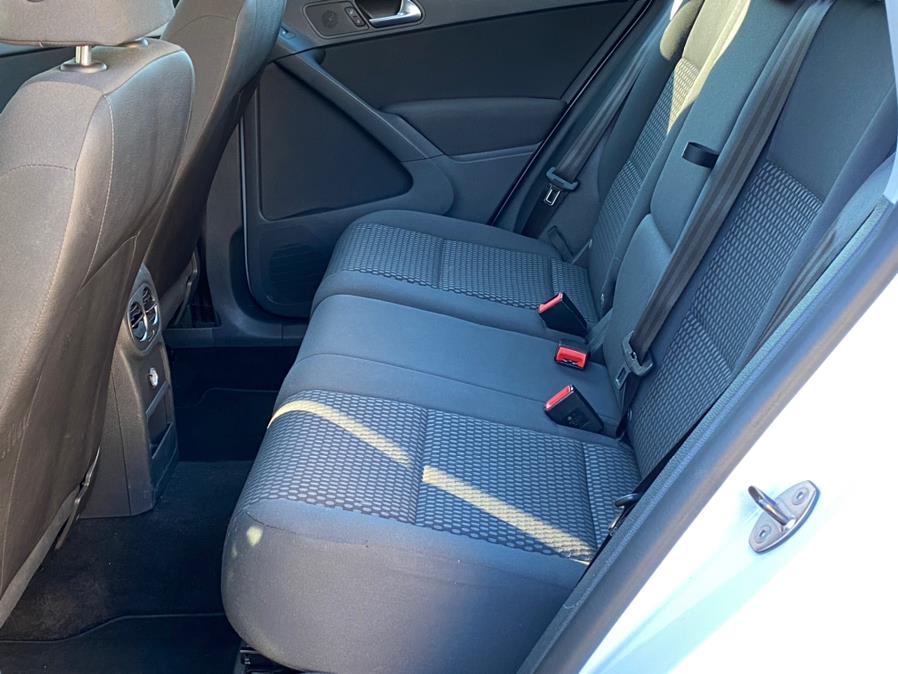 Used Volkswagen Tiguan AWD 4dr SEL 2010 | Lava Motors 2 Inc. Canton, Connecticut Used Volkswagen Tiguan AWD 4dr SEL 2010 | Lava Motors 2 Inc. Canton, Connecticut