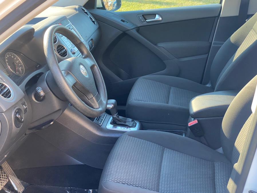 Used Volkswagen Tiguan AWD 4dr SEL 2010 | Lava Motors 2 Inc. Canton, Connecticut Used Volkswagen Tiguan AWD 4dr SEL 2010 | Lava Motors 2 Inc. Canton, Connecticut