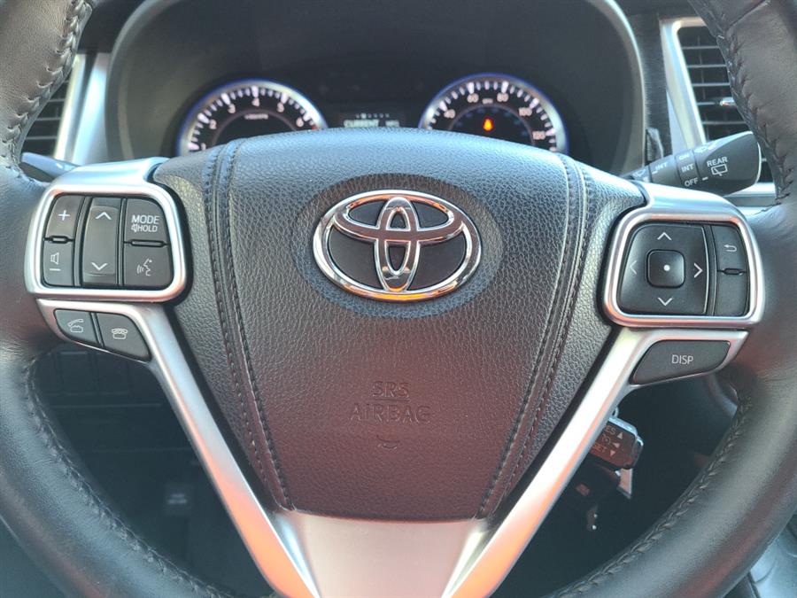 2015 Toyota Highlander AWD 4dr V6 LE, available for sale in Waterbury, Connecticut | National Auto Brokers, Inc.. Waterbury, Connecticut 2015 Toyota Highlander AWD 4dr V6 LE, available for sale in Waterbury, Connecticut | National Auto Brokers, Inc.. Waterbury, Connecticut