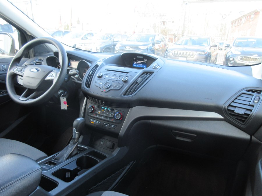 2017 Ford Escape SE 4WD, available for sale in Linden, New Jersey | Route 27 Auto Mall. Linden, New Jersey 2017 Ford Escape SE 4WD, available for sale in Linden, New Jersey | Route 27 Auto Mall. Linden, New Jersey