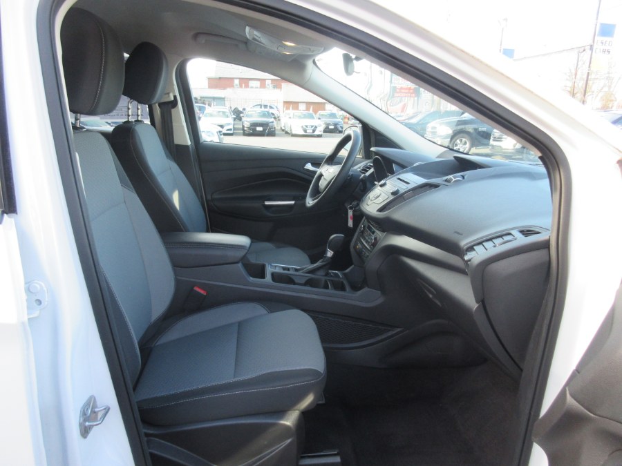 2017 Ford Escape SE 4WD, available for sale in Linden, New Jersey | Route 27 Auto Mall. Linden, New Jersey 2017 Ford Escape SE 4WD, available for sale in Linden, New Jersey | Route 27 Auto Mall. Linden, New Jersey