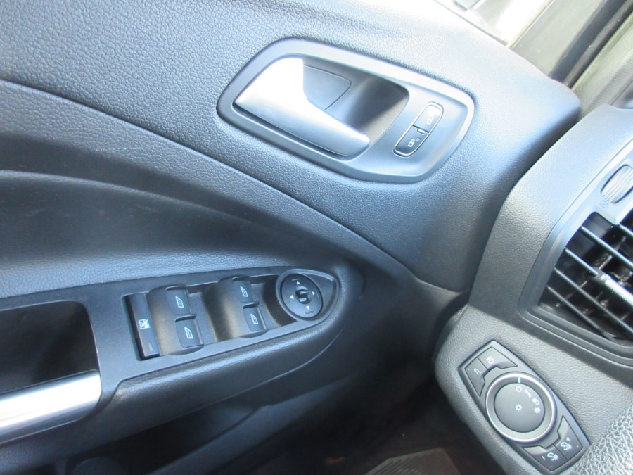 2017 Ford Escape SE 4WD, available for sale in Linden, New Jersey | Route 27 Auto Mall. Linden, New Jersey 2017 Ford Escape SE 4WD, available for sale in Linden, New Jersey | Route 27 Auto Mall. Linden, New Jersey