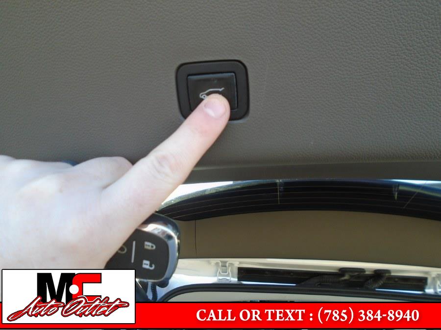 2018 Chevrolet Traverse FWD 4dr LT Cloth w/1LT, available for sale in Colby, Kansas | M C Auto Outlet Inc. Colby, Kansas 2018 Chevrolet Traverse FWD 4dr LT Cloth w/1LT, available for sale in Colby, Kansas | M C Auto Outlet Inc. Colby, Kansas