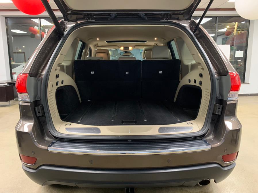 2017 Jeep Limited Grand Cherokee Limited 4x4, available for sale in Inwood, New York | 5 Towns Drive. Inwood, New York 2017 Jeep Limited Grand Cherokee Limited 4x4, available for sale in Inwood, New York | 5 Towns Drive. Inwood, New York