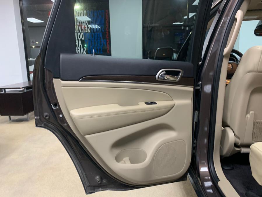 2017 Jeep Limited Grand Cherokee Limited 4x4, available for sale in Inwood, New York | 5 Towns Drive. Inwood, New York 2017 Jeep Limited Grand Cherokee Limited 4x4, available for sale in Inwood, New York | 5 Towns Drive. Inwood, New York