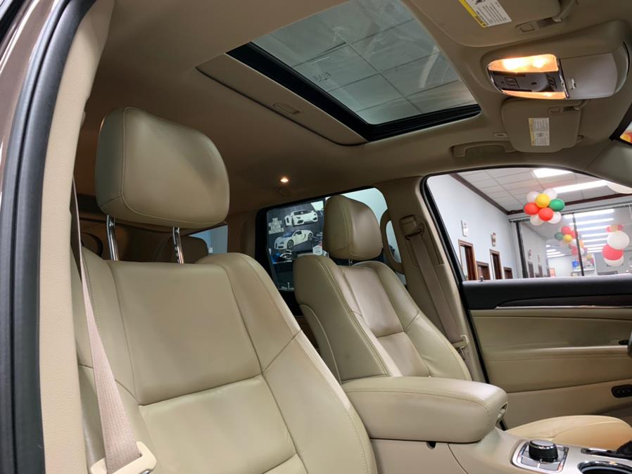 2017 Jeep Limited Grand Cherokee Limited 4x4, available for sale in Inwood, New York | 5 Towns Drive. Inwood, New York 2017 Jeep Limited Grand Cherokee Limited 4x4, available for sale in Inwood, New York | 5 Towns Drive. Inwood, New York