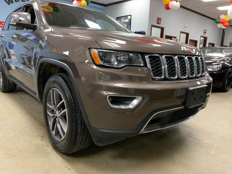 2017 Jeep Limited Grand Cherokee Limited 4x4, available for sale in Inwood, New York | 5 Towns Drive. Inwood, New York 2017 Jeep Limited Grand Cherokee Limited 4x4, available for sale in Inwood, New York | 5 Towns Drive. Inwood, New York
