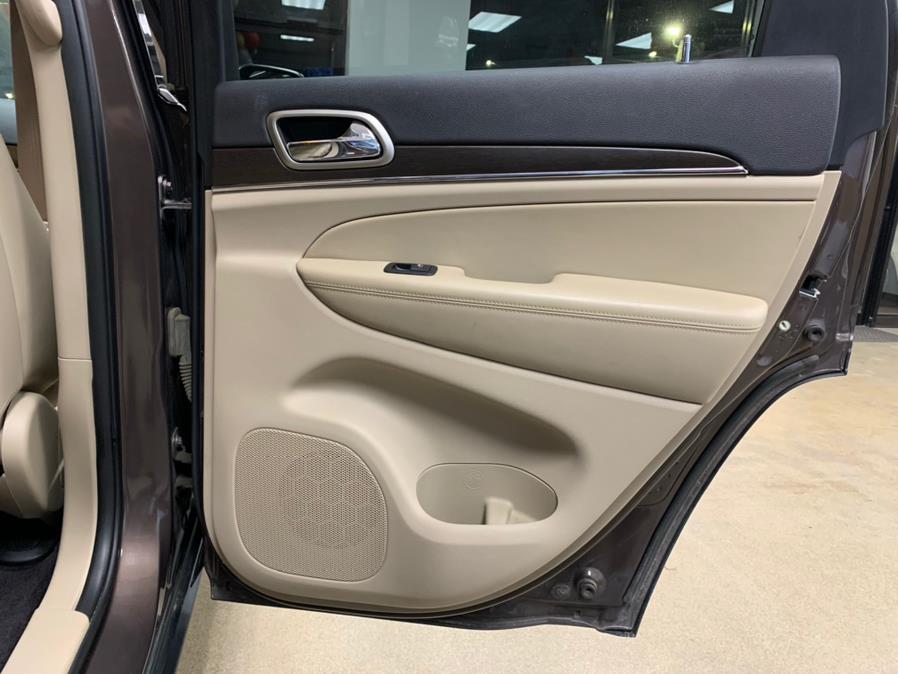 2017 Jeep Limited Grand Cherokee Limited 4x4, available for sale in Inwood, New York | 5 Towns Drive. Inwood, New York 2017 Jeep Limited Grand Cherokee Limited 4x4, available for sale in Inwood, New York | 5 Towns Drive. Inwood, New York