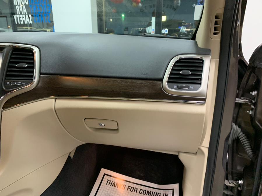 2017 Jeep Limited Grand Cherokee Limited 4x4, available for sale in Inwood, New York | 5 Towns Drive. Inwood, New York 2017 Jeep Limited Grand Cherokee Limited 4x4, available for sale in Inwood, New York | 5 Towns Drive. Inwood, New York