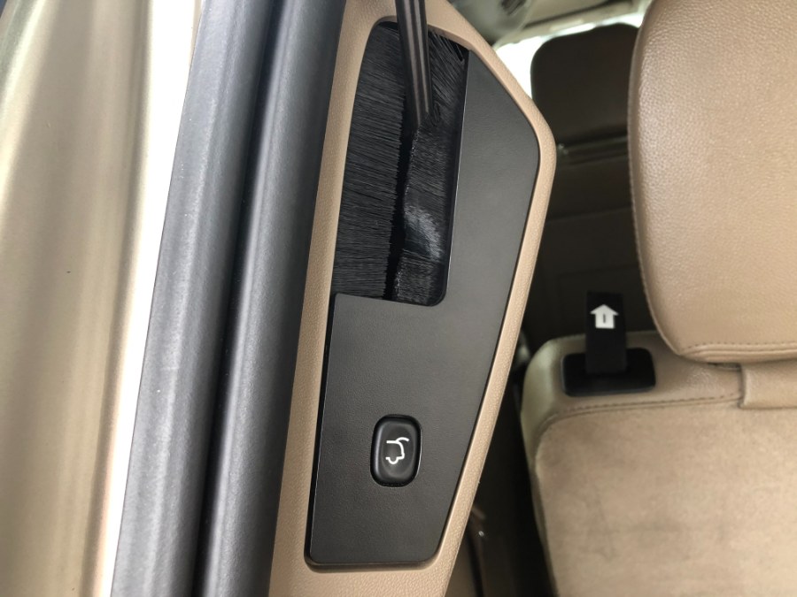 2014 Chrysler Town & Country 4dr Wgn Touring-L, available for sale in Bristol, Connecticut | Bristol Auto Center LLC. Bristol, Connecticut 2014 Chrysler Town & Country 4dr Wgn Touring-L, available for sale in Bristol, Connecticut | Bristol Auto Center LLC. Bristol, Connecticut