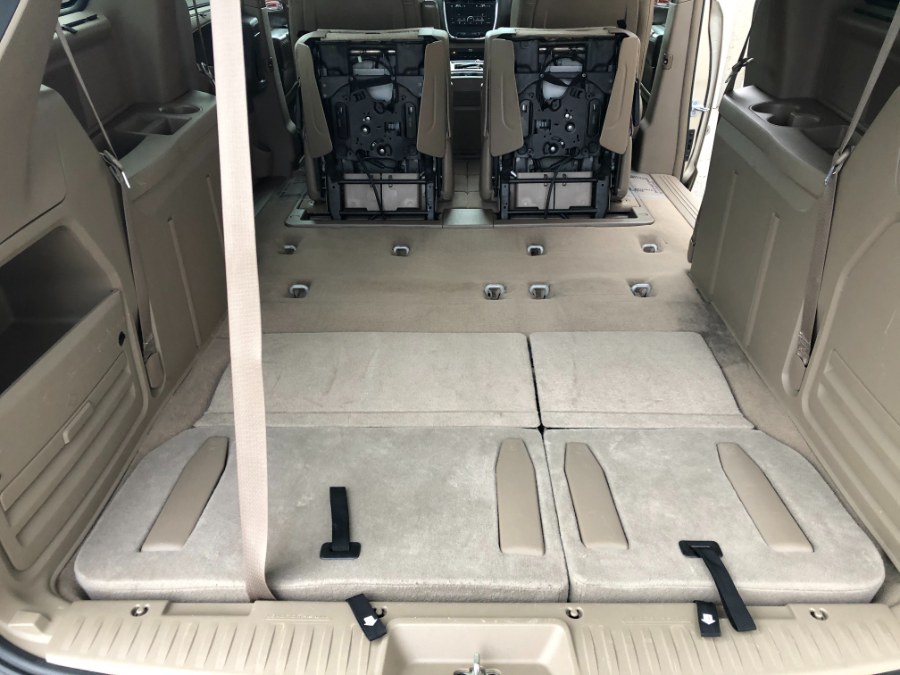 2014 Chrysler Town & Country 4dr Wgn Touring-L, available for sale in Bristol, Connecticut | Bristol Auto Center LLC. Bristol, Connecticut 2014 Chrysler Town & Country 4dr Wgn Touring-L, available for sale in Bristol, Connecticut | Bristol Auto Center LLC. Bristol, Connecticut