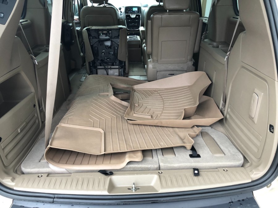 2014 Chrysler Town & Country 4dr Wgn Touring-L, available for sale in Bristol, Connecticut | Bristol Auto Center LLC. Bristol, Connecticut 2014 Chrysler Town & Country 4dr Wgn Touring-L, available for sale in Bristol, Connecticut | Bristol Auto Center LLC. Bristol, Connecticut