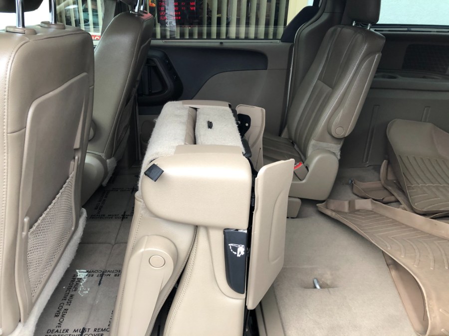 2014 Chrysler Town & Country 4dr Wgn Touring-L, available for sale in Bristol, Connecticut | Bristol Auto Center LLC. Bristol, Connecticut 2014 Chrysler Town & Country 4dr Wgn Touring-L, available for sale in Bristol, Connecticut | Bristol Auto Center LLC. Bristol, Connecticut