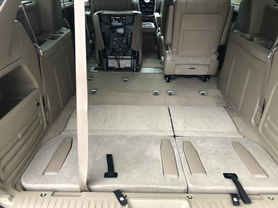 2014 Chrysler Town & Country 4dr Wgn Touring-L, available for sale in Bristol, Connecticut | Bristol Auto Center LLC. Bristol, Connecticut 2014 Chrysler Town & Country 4dr Wgn Touring-L, available for sale in Bristol, Connecticut | Bristol Auto Center LLC. Bristol, Connecticut