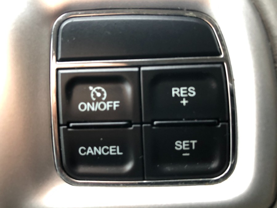 2014 Chrysler Town & Country 4dr Wgn Touring-L, available for sale in Bristol, Connecticut | Bristol Auto Center LLC. Bristol, Connecticut 2014 Chrysler Town & Country 4dr Wgn Touring-L, available for sale in Bristol, Connecticut | Bristol Auto Center LLC. Bristol, Connecticut