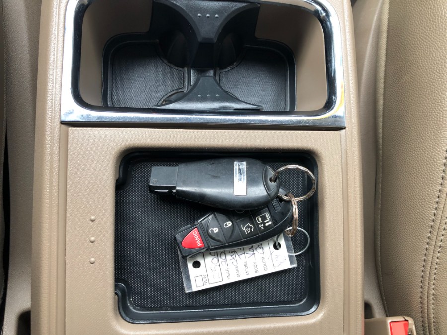 2014 Chrysler Town & Country 4dr Wgn Touring-L, available for sale in Bristol, Connecticut | Bristol Auto Center LLC. Bristol, Connecticut 2014 Chrysler Town & Country 4dr Wgn Touring-L, available for sale in Bristol, Connecticut | Bristol Auto Center LLC. Bristol, Connecticut