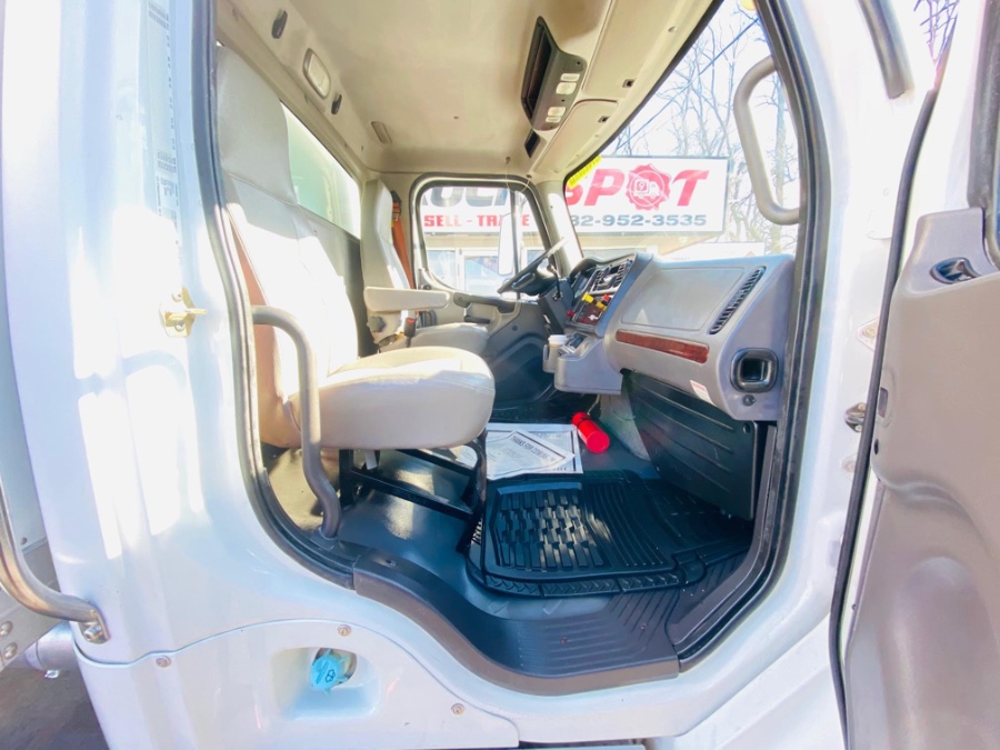 2007 Freightliner M2 106 26 FEET DRY BOX + LIFT GATE + NO CDL, available for sale in South Amboy, New Jersey | NJ Truck Spot. South Amboy, New Jersey 2007 Freightliner M2 106 26 FEET DRY BOX + LIFT GATE + NO CDL, available for sale in South Amboy, New Jersey | NJ Truck Spot. South Amboy, New Jersey