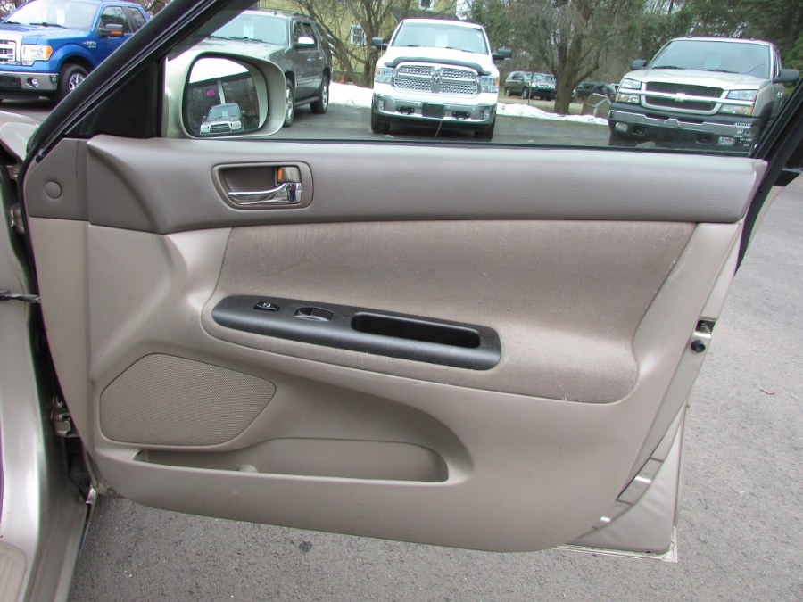 2005 Toyota Camry 4dr Sdn LE Auto (Natl), available for sale in East Windsor, Connecticut | United Auto Sales of E Windsor, Inc. East Windsor, Connecticut 2005 Toyota Camry 4dr Sdn LE Auto (Natl), available for sale in East Windsor, Connecticut | United Auto Sales of E Windsor, Inc. East Windsor, Connecticut