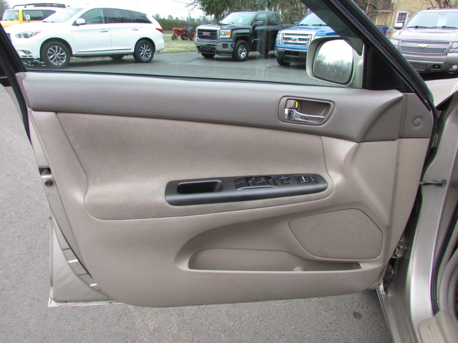 2005 Toyota Camry 4dr Sdn LE Auto (Natl), available for sale in East Windsor, Connecticut | United Auto Sales of E Windsor, Inc. East Windsor, Connecticut 2005 Toyota Camry 4dr Sdn LE Auto (Natl), available for sale in East Windsor, Connecticut | United Auto Sales of E Windsor, Inc. East Windsor, Connecticut
