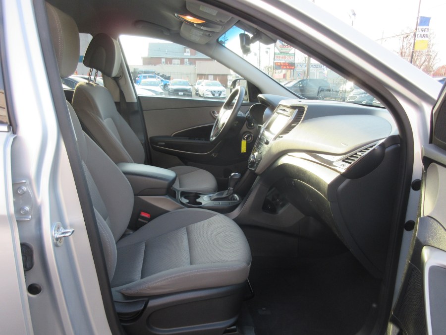 Used Hyundai Santa Fe SE 3.3L Auto AWD 2017 | Route 27 Auto Mall. Linden, New Jersey Used Hyundai Santa Fe SE 3.3L Auto AWD 2017 | Route 27 Auto Mall. Linden, New Jersey