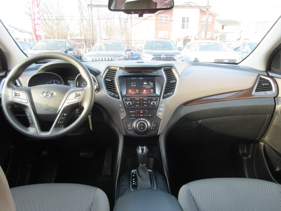 Used Hyundai Santa Fe SE 3.3L Auto AWD 2017 | Route 27 Auto Mall. Linden, New Jersey Used Hyundai Santa Fe SE 3.3L Auto AWD 2017 | Route 27 Auto Mall. Linden, New Jersey