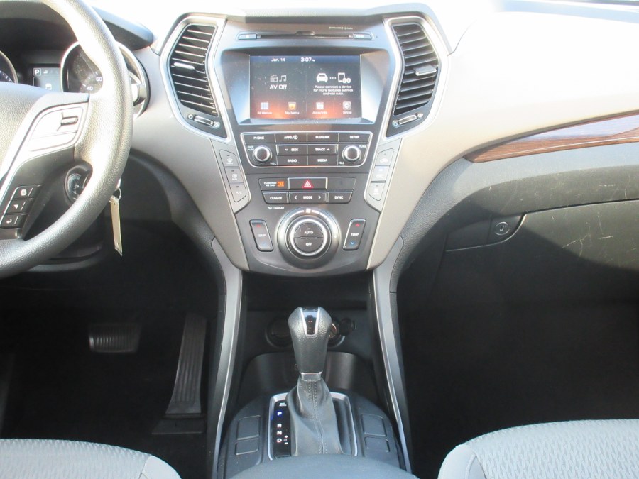 Used Hyundai Santa Fe SE 3.3L Auto AWD 2017 | Route 27 Auto Mall. Linden, New Jersey Used Hyundai Santa Fe SE 3.3L Auto AWD 2017 | Route 27 Auto Mall. Linden, New Jersey