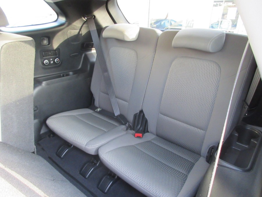Used Hyundai Santa Fe SE 3.3L Auto AWD 2017 | Route 27 Auto Mall. Linden, New Jersey Used Hyundai Santa Fe SE 3.3L Auto AWD 2017 | Route 27 Auto Mall. Linden, New Jersey