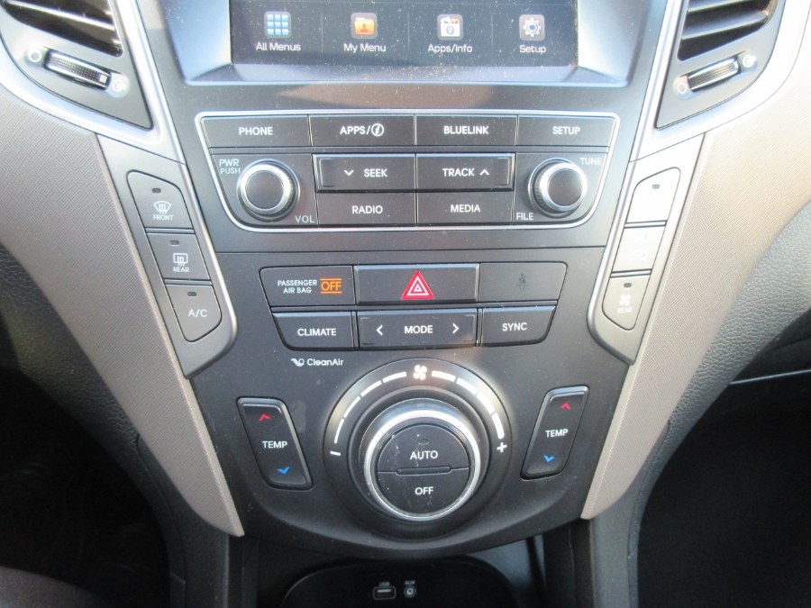 Used Hyundai Santa Fe SE 3.3L Auto AWD 2017 | Route 27 Auto Mall. Linden, New Jersey Used Hyundai Santa Fe SE 3.3L Auto AWD 2017 | Route 27 Auto Mall. Linden, New Jersey