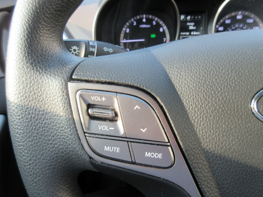 Used Hyundai Santa Fe SE 3.3L Auto AWD 2017 | Route 27 Auto Mall. Linden, New Jersey Used Hyundai Santa Fe SE 3.3L Auto AWD 2017 | Route 27 Auto Mall. Linden, New Jersey