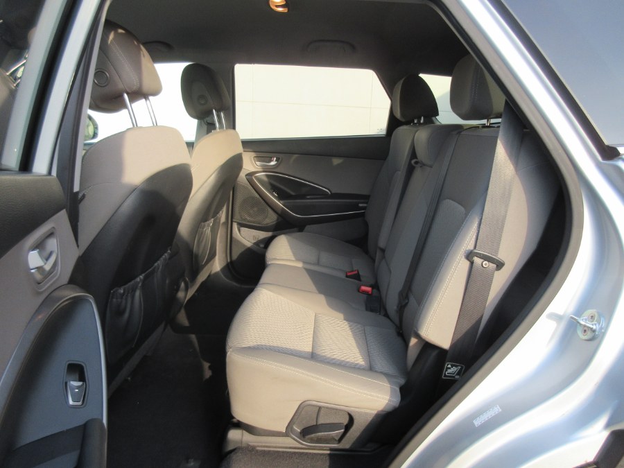 Used Hyundai Santa Fe SE 3.3L Auto AWD 2017 | Route 27 Auto Mall. Linden, New Jersey Used Hyundai Santa Fe SE 3.3L Auto AWD 2017 | Route 27 Auto Mall. Linden, New Jersey