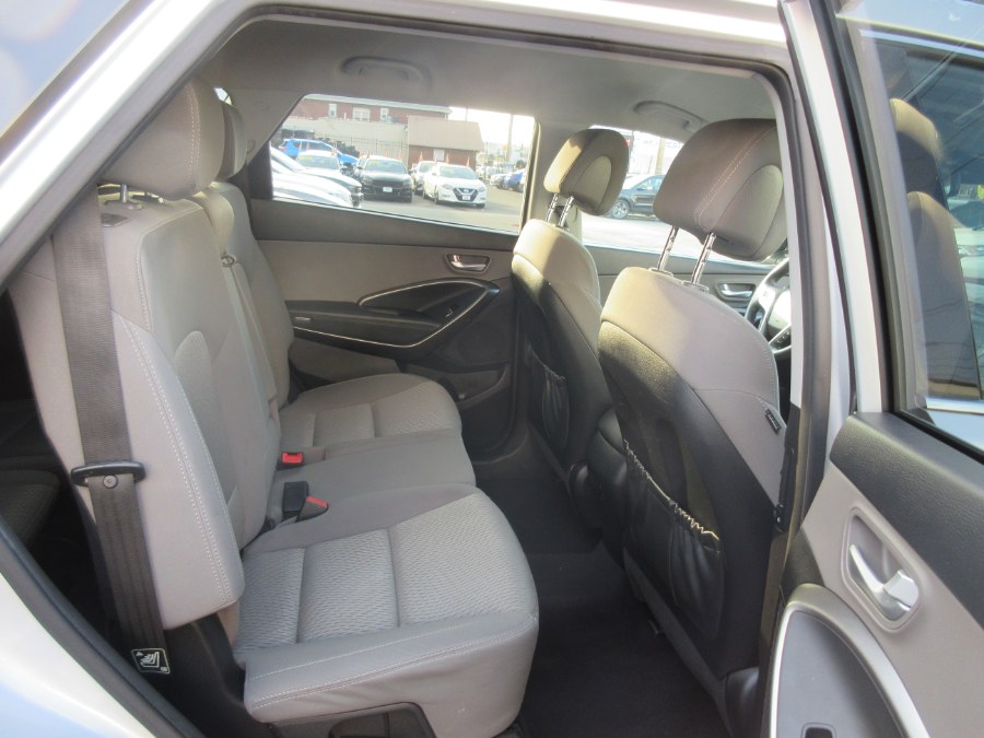 Used Hyundai Santa Fe SE 3.3L Auto AWD 2017 | Route 27 Auto Mall. Linden, New Jersey Used Hyundai Santa Fe SE 3.3L Auto AWD 2017 | Route 27 Auto Mall. Linden, New Jersey
