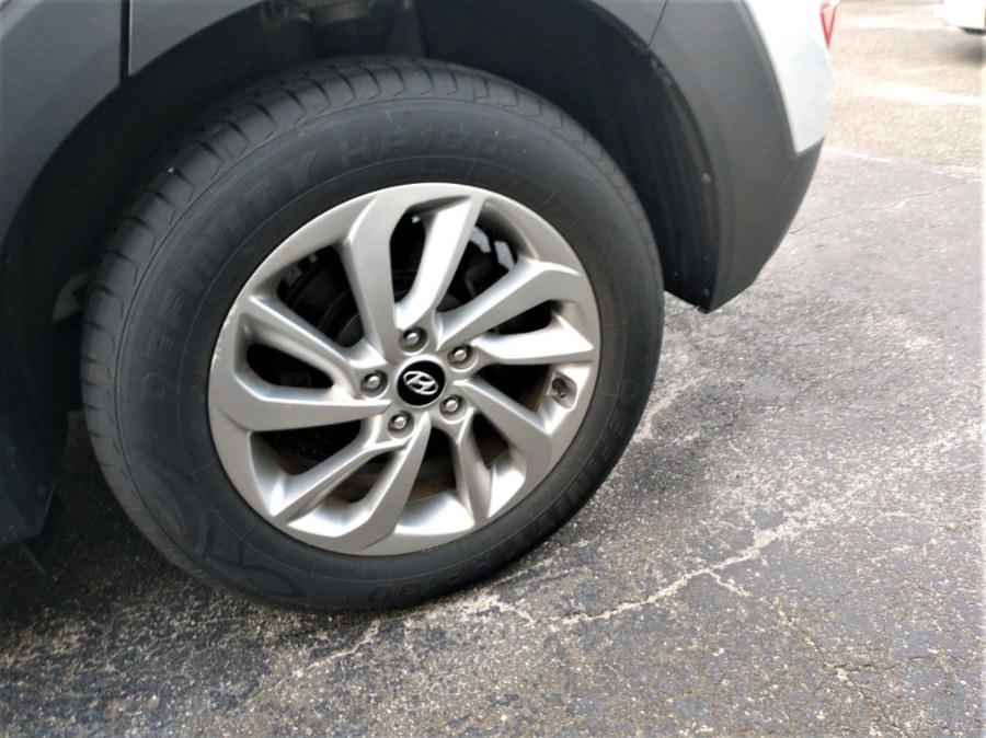 2017 Hyundai Tucson SE FWD, available for sale in COPIAGUE, New York | Warwick Auto Sales Inc. COPIAGUE, New York 2017 Hyundai Tucson SE FWD, available for sale in COPIAGUE, New York | Warwick Auto Sales Inc. COPIAGUE, New York