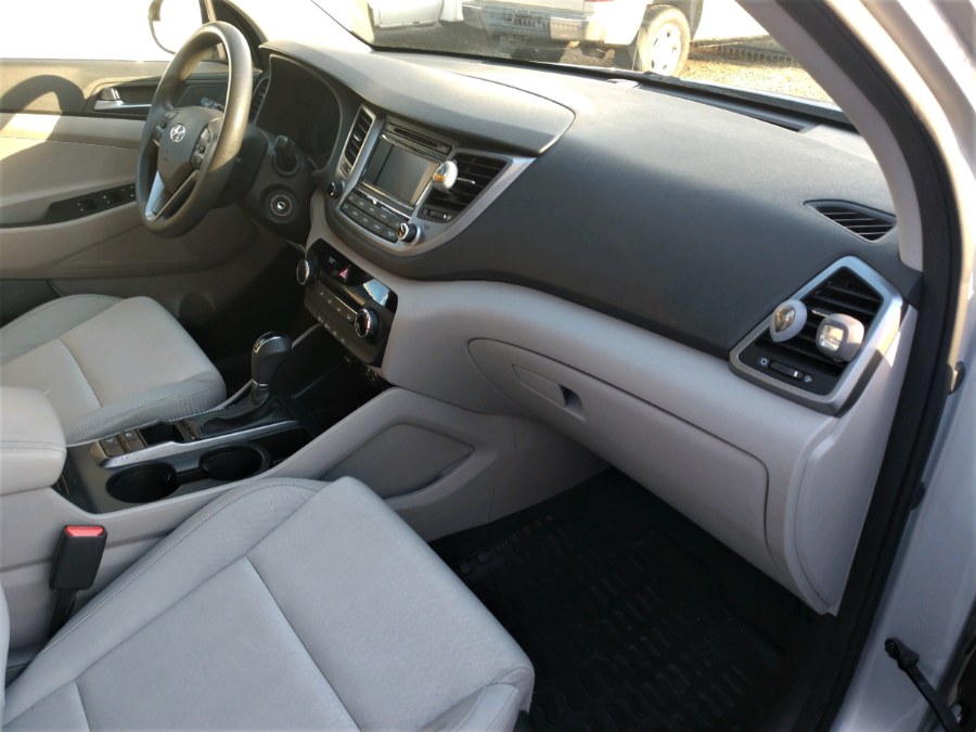 2017 Hyundai Tucson SE FWD, available for sale in COPIAGUE, New York | Warwick Auto Sales Inc. COPIAGUE, New York 2017 Hyundai Tucson SE FWD, available for sale in COPIAGUE, New York | Warwick Auto Sales Inc. COPIAGUE, New York